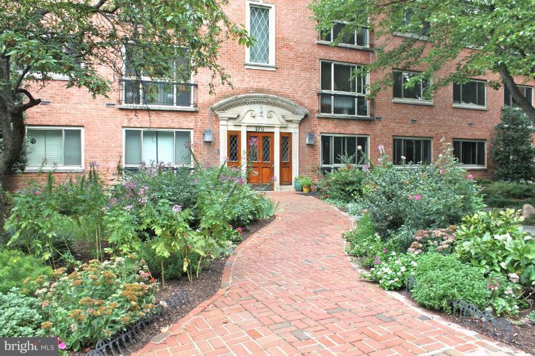 2711 ORDWAY STREET NW Unit: 200