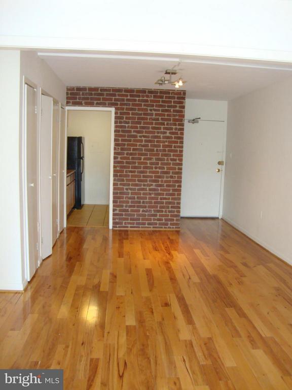 2711 ORDWAY STREET NW Unit: 200