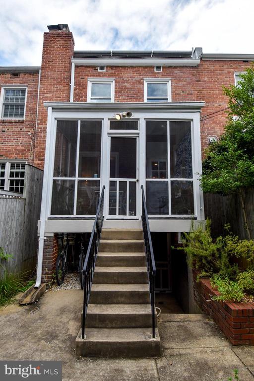 3748 W STREET NW