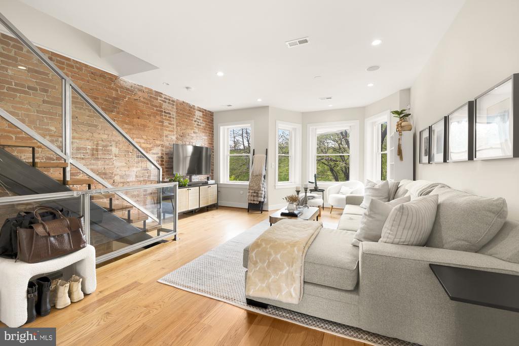 122 BRYANT STREET NW Unit: 2