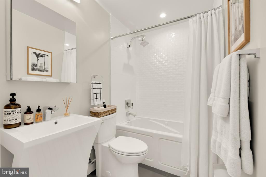 122 BRYANT STREET NW Unit: 2