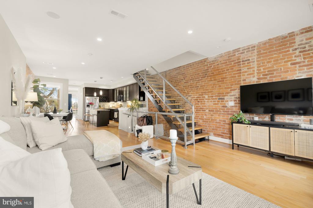 122 BRYANT STREET NW Unit: 2