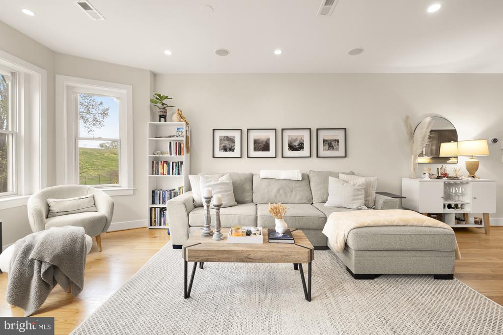 122 BRYANT STREET NW Unit: 2