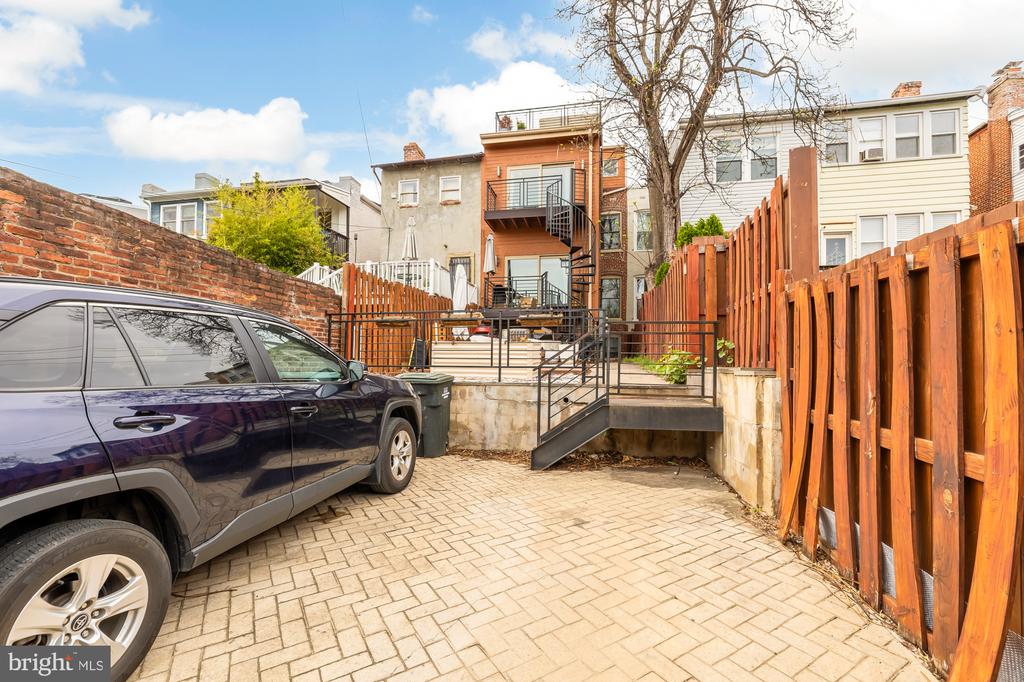 122 BRYANT STREET NW Unit: 2