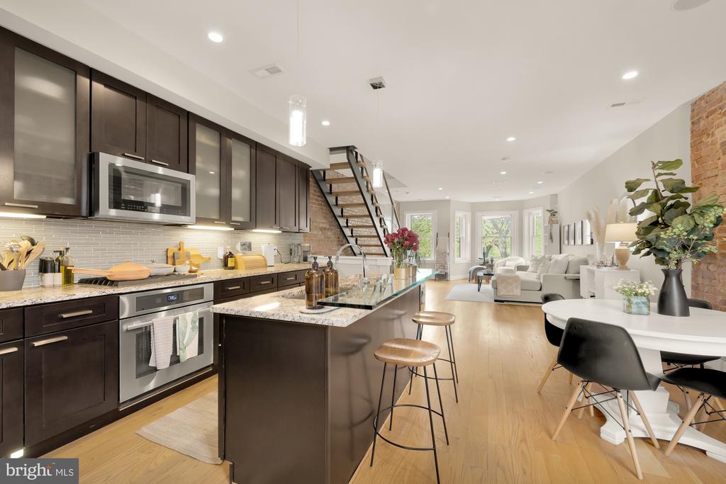 122 BRYANT STREET NW Unit: 2
