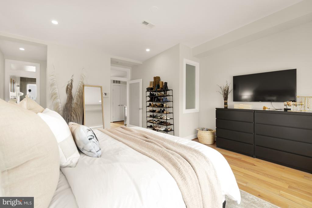 122 BRYANT STREET NW Unit: 2
