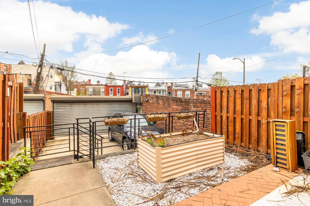 122 BRYANT STREET NW Unit: 2