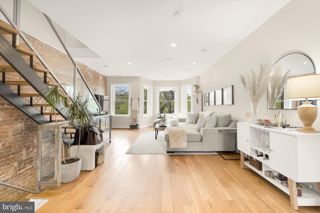122 BRYANT STREET NW Unit: 2