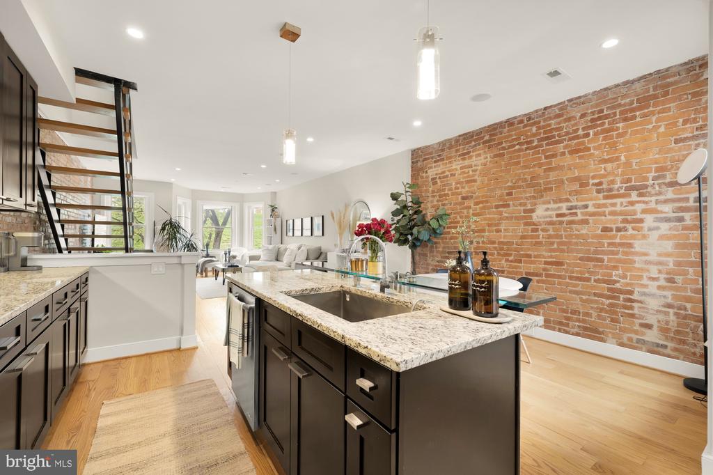 122 BRYANT STREET NW Unit: 2