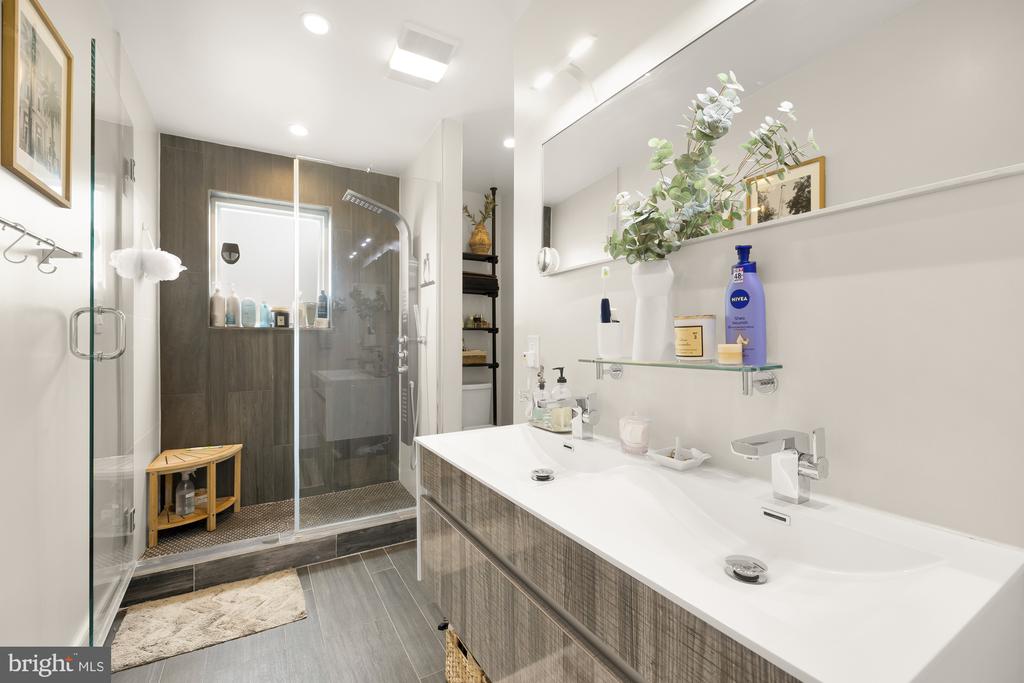 122 BRYANT STREET NW Unit: 2