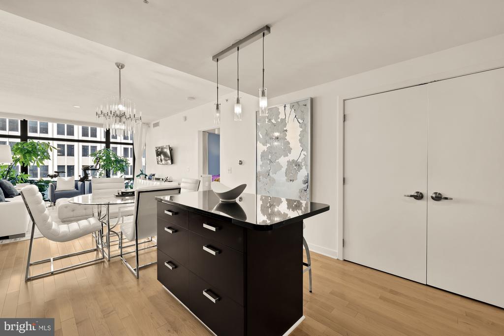 1010 MASSACHUSETTS AVENUE NW Unit: 706