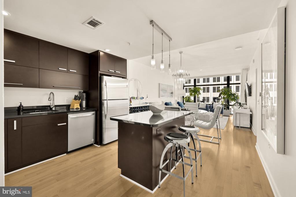 1010 MASSACHUSETTS AVENUE NW Unit: 706