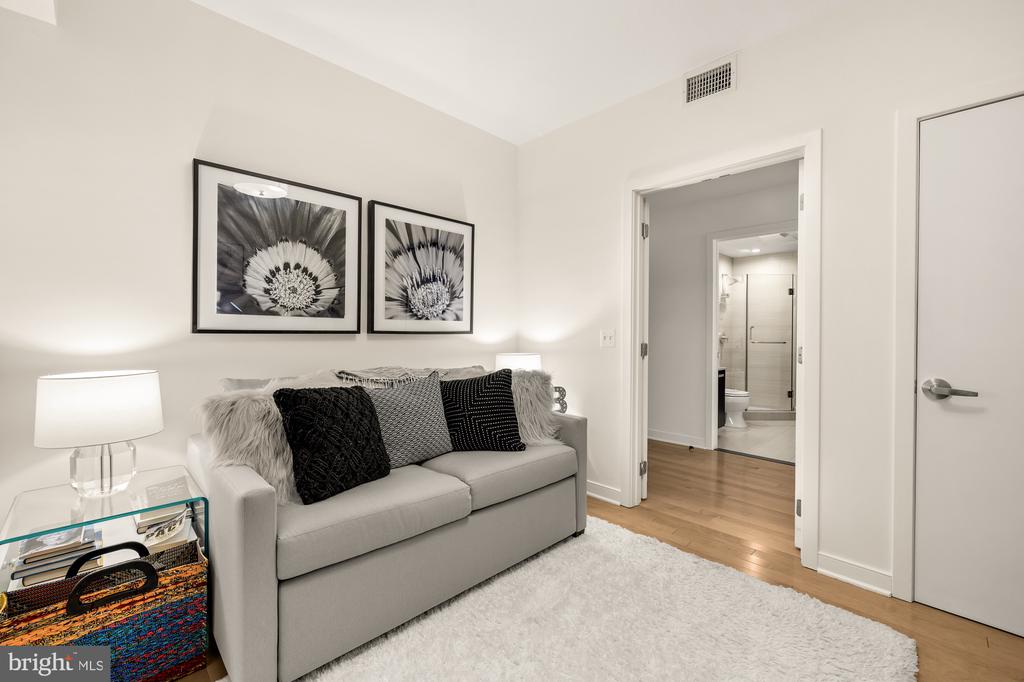 1010 MASSACHUSETTS AVENUE NW Unit: 706