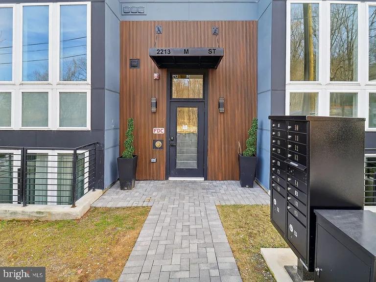 2213 M STREET NE Unit: 9