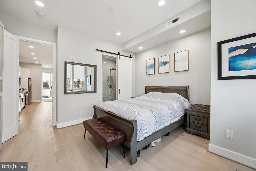 2213 M STREET NE Unit: 9