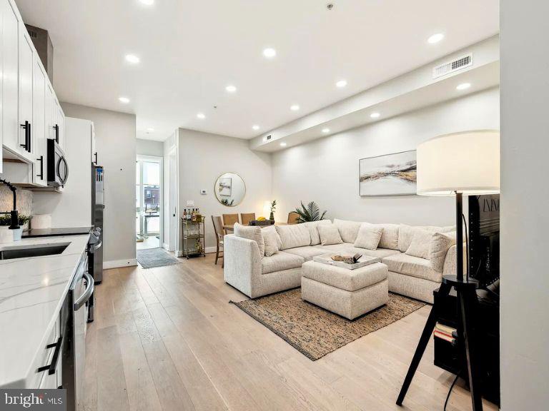 2213 M STREET NE Unit: 9