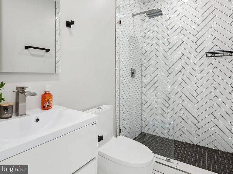 2213 M STREET NE Unit: 9