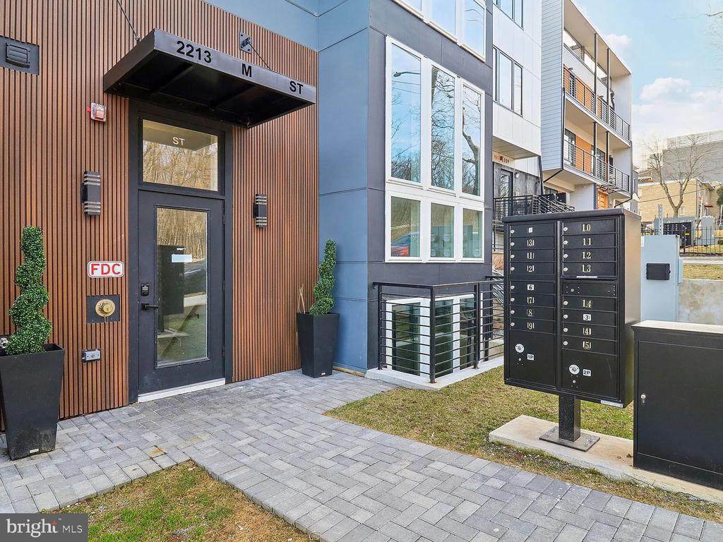 2213 M STREET NE Unit: 9