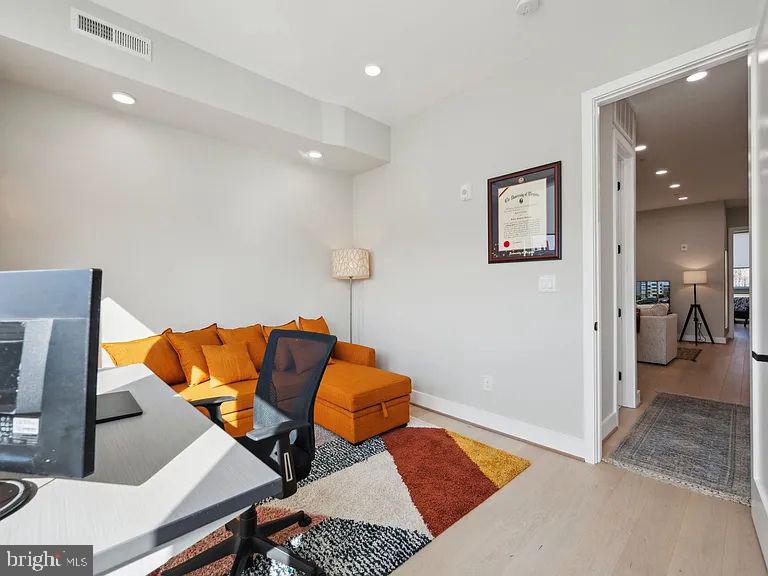 2213 M STREET NE Unit: 9