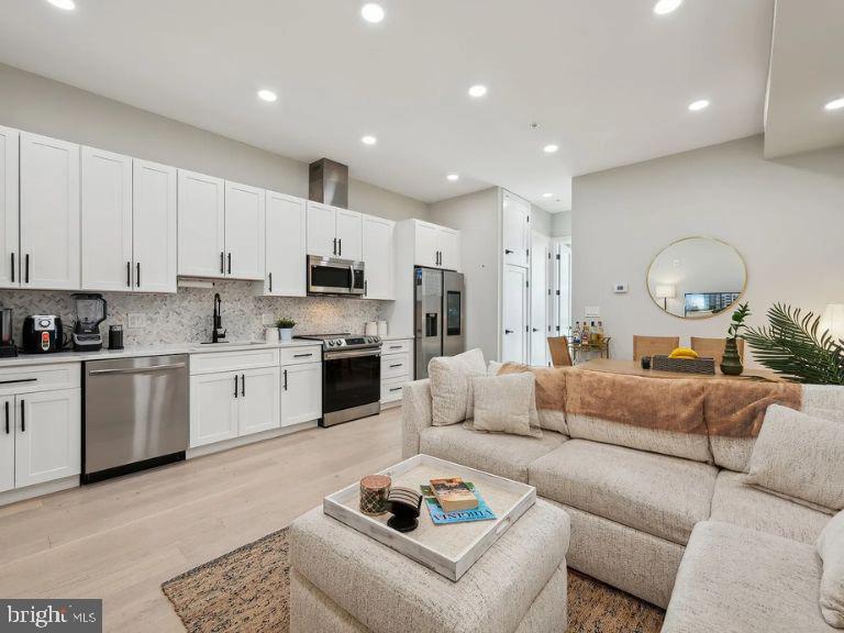 2213 M STREET NE Unit: 9