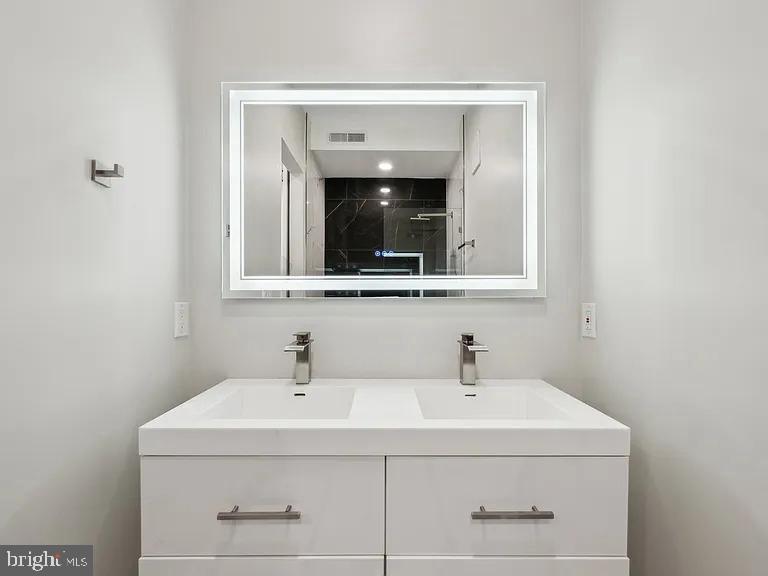2213 M STREET NE Unit: 9
