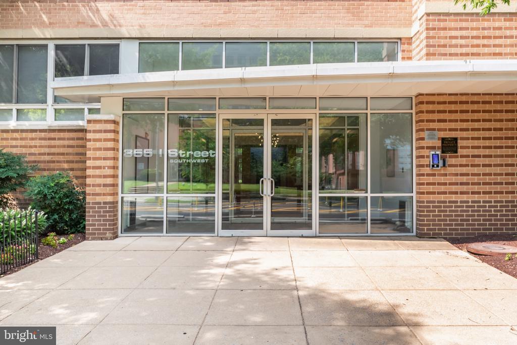 355 I STREET SW Unit: 125