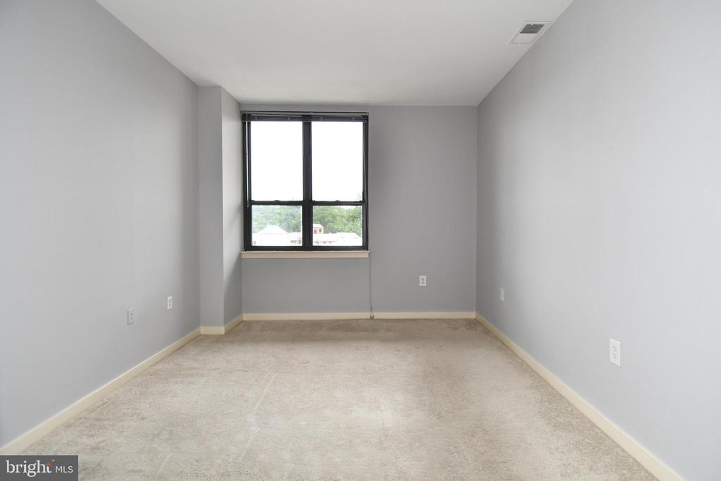 3883 CONNECTICUT AVENUE NW Unit: 902