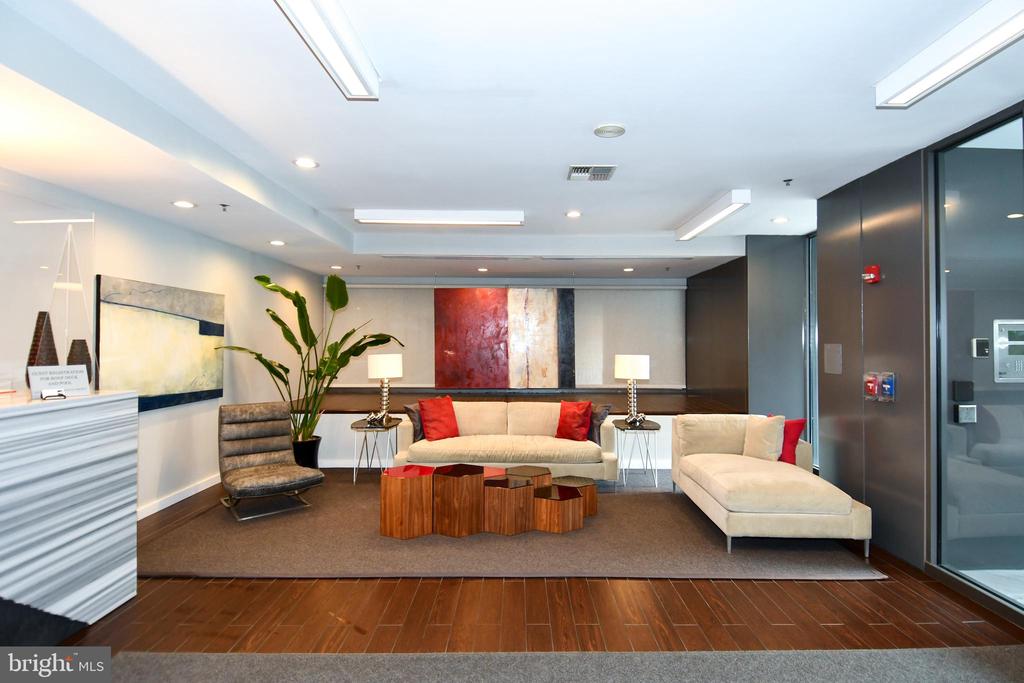 3883 CONNECTICUT AVENUE NW Unit: 902