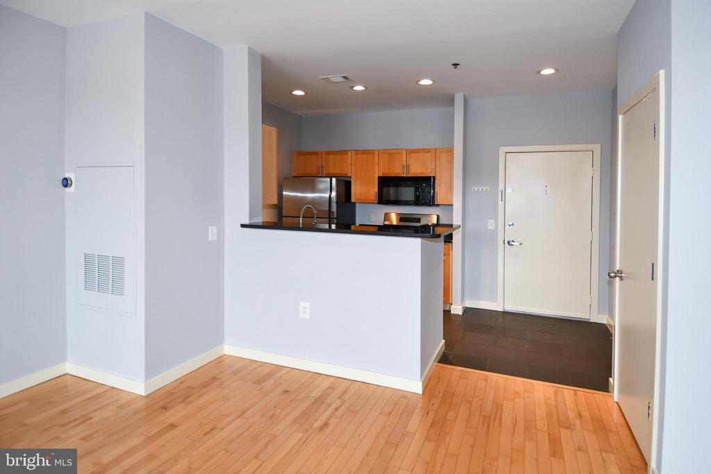 3883 CONNECTICUT AVENUE NW Unit: 902