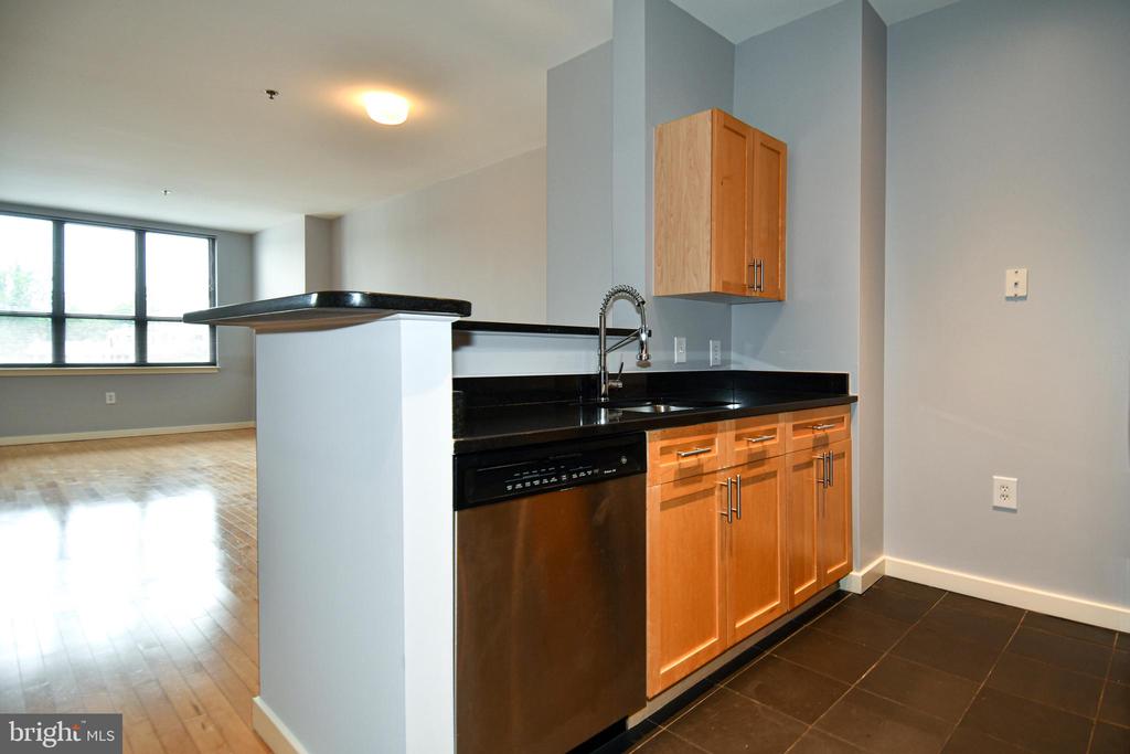 3883 CONNECTICUT AVENUE NW Unit: 902