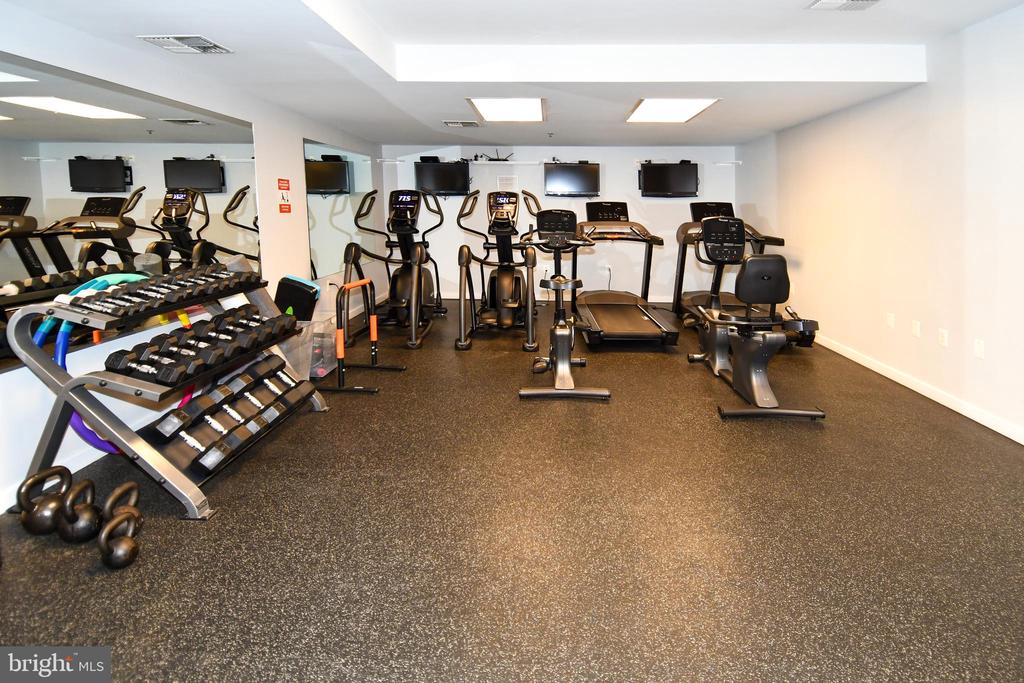 3883 CONNECTICUT AVENUE NW Unit: 902