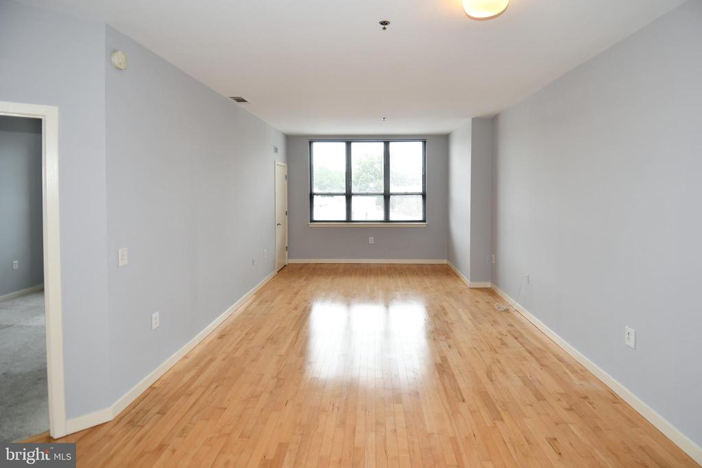3883 CONNECTICUT AVENUE NW Unit: 902