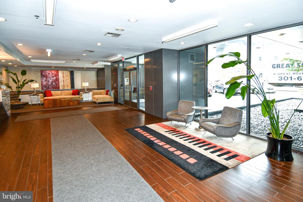 3883 CONNECTICUT AVENUE NW Unit: 902