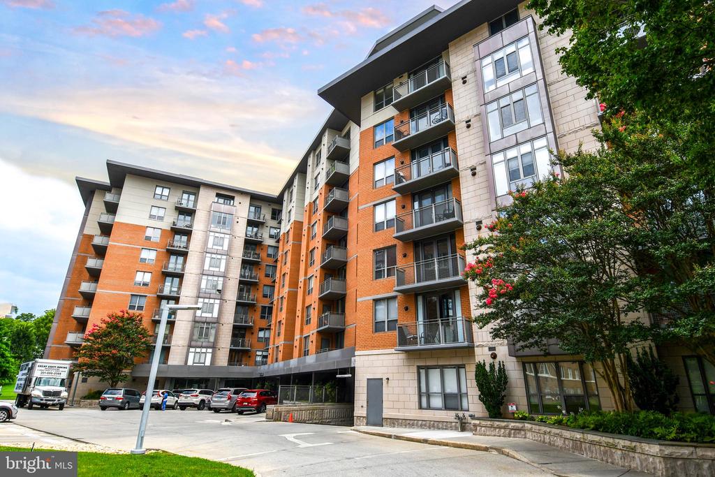 3883 CONNECTICUT AVENUE NW Unit: 902