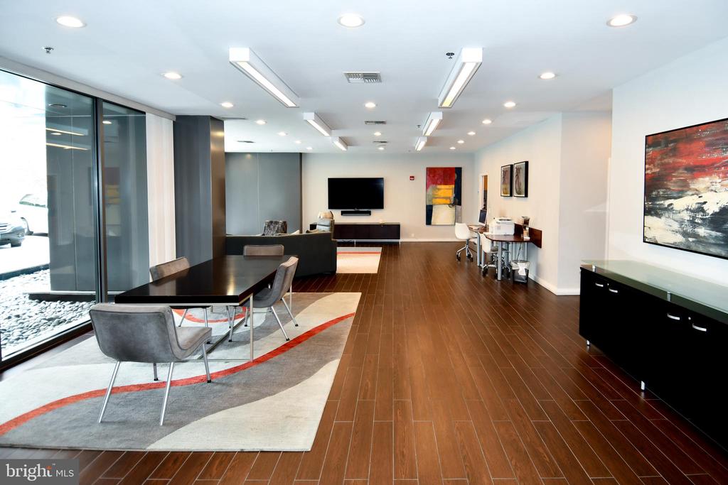 3883 CONNECTICUT AVENUE NW Unit: 902