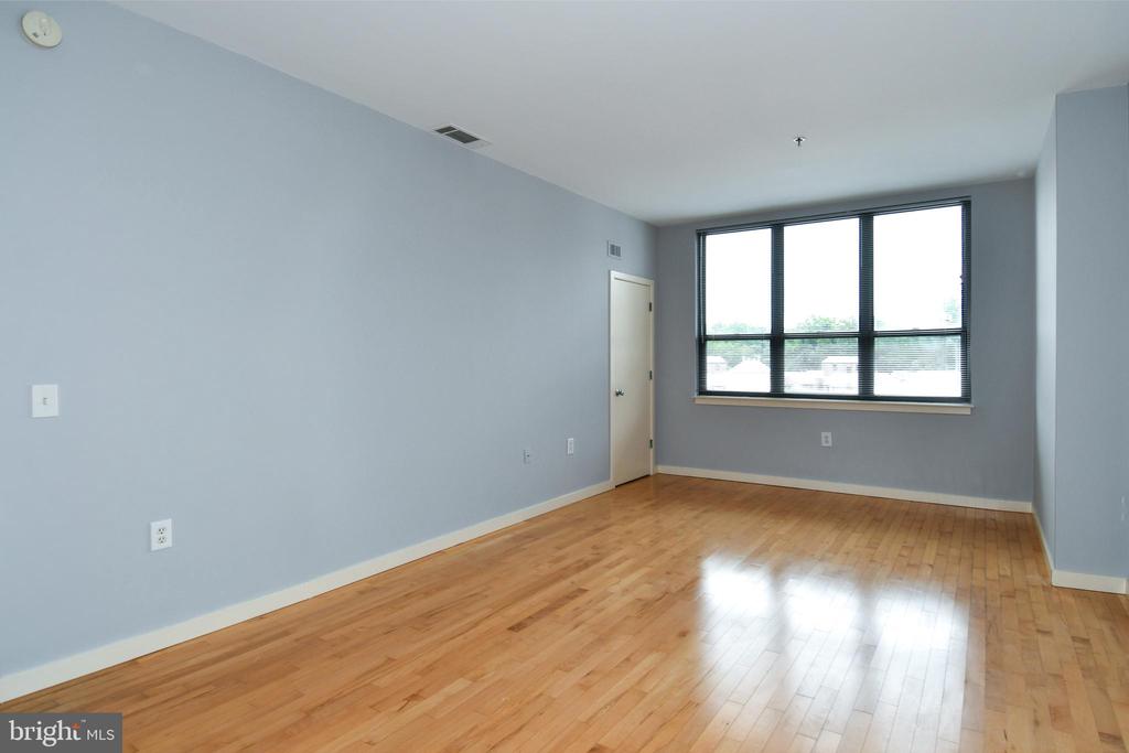 3883 CONNECTICUT AVENUE NW Unit: 902