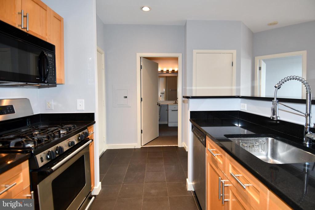 3883 CONNECTICUT AVENUE NW Unit: 902