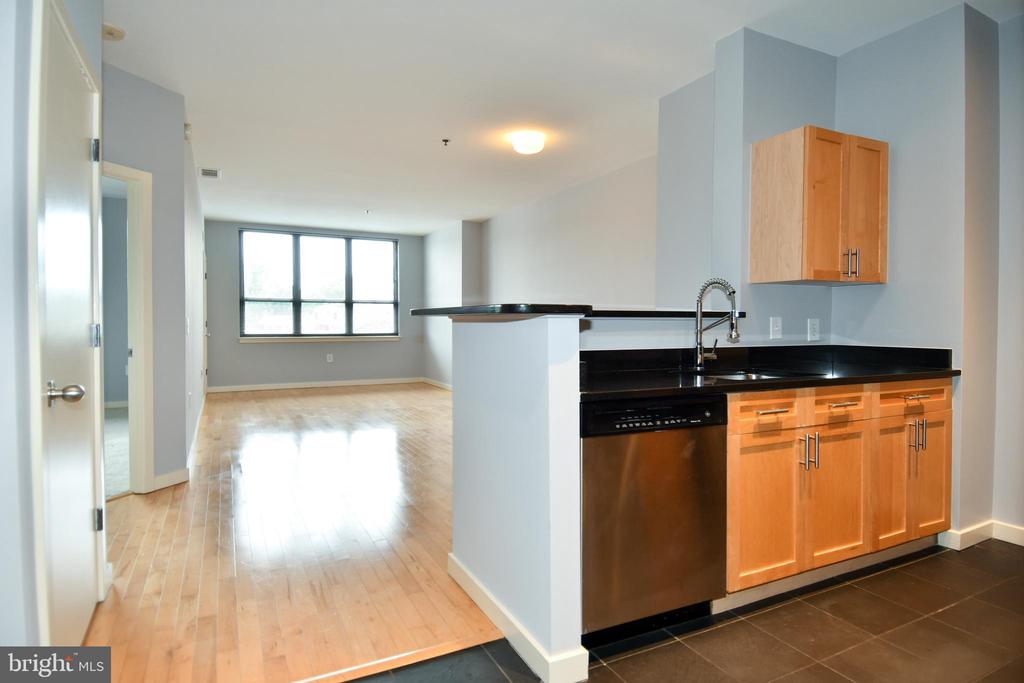 3883 CONNECTICUT AVENUE NW Unit: 902