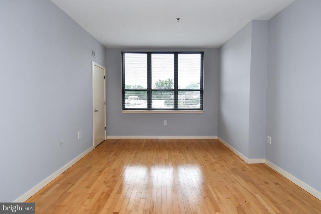 3883 CONNECTICUT AVENUE NW Unit: 902