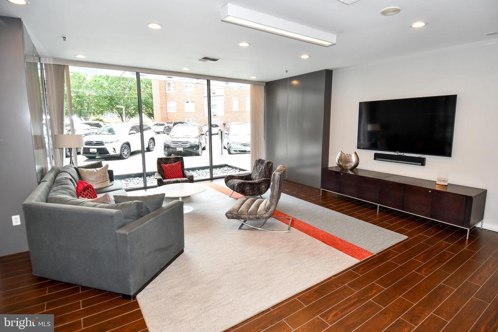 3883 CONNECTICUT AVENUE NW Unit: 902