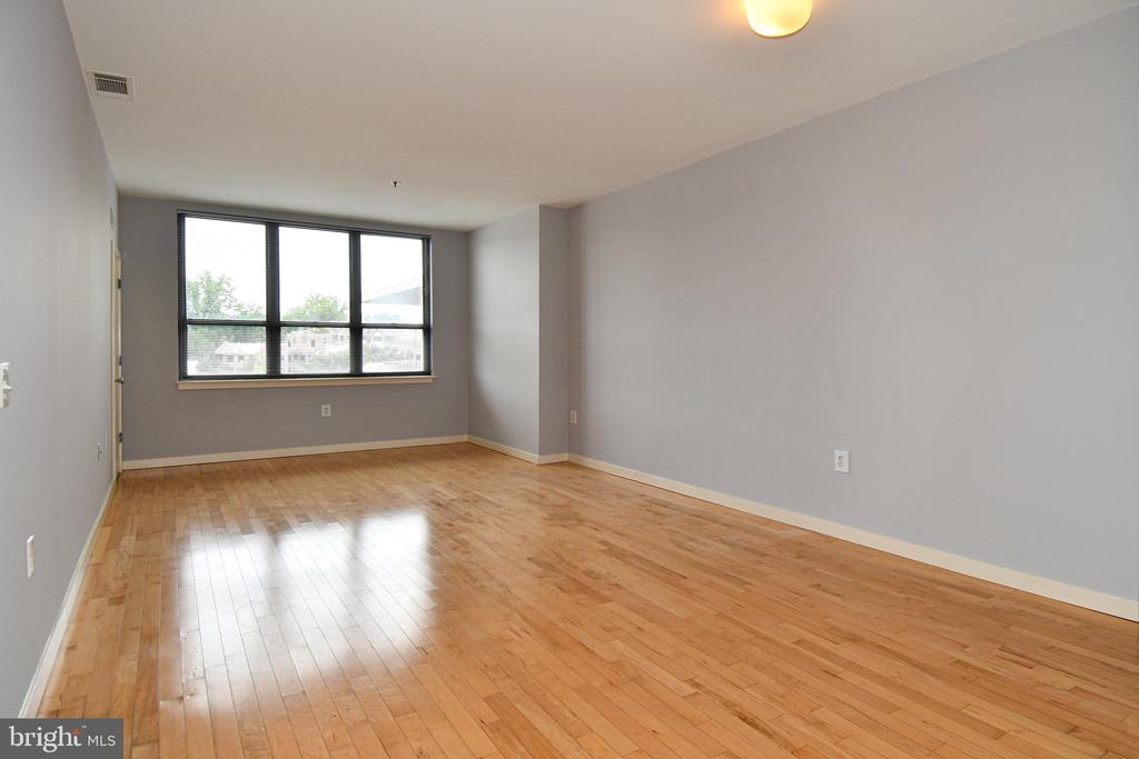 3883 CONNECTICUT AVENUE NW Unit: 902