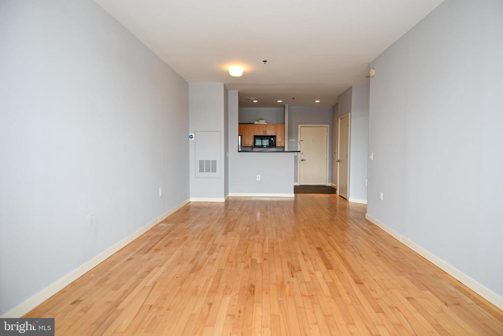 3883 CONNECTICUT AVENUE NW Unit: 902