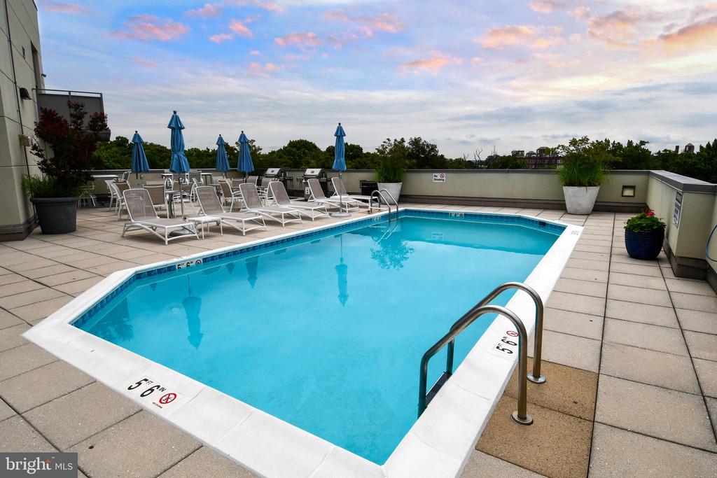 3883 CONNECTICUT AVENUE NW Unit: 902