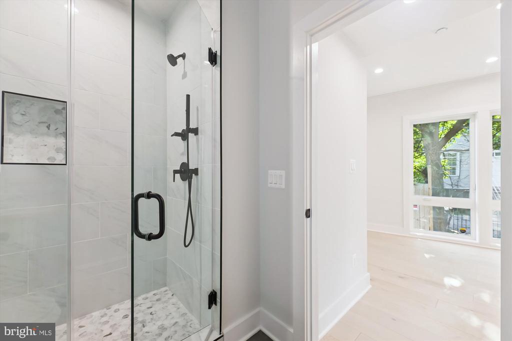 1910 BENNING ROAD NE Unit: 2
