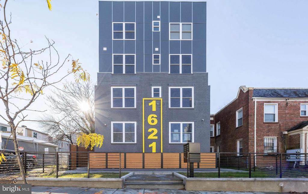 1621 T STREET SE Unit: 2