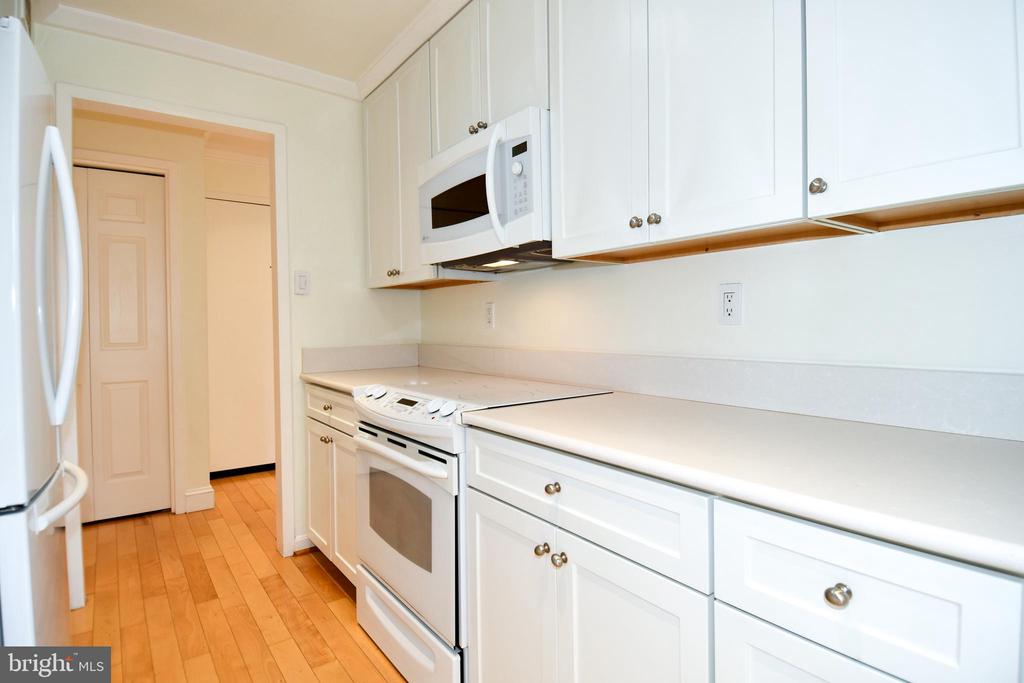 2501 CALVERT STREET NW Unit: 605