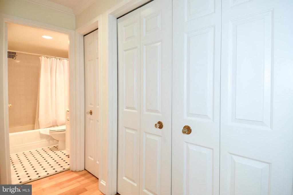 2501 CALVERT STREET NW Unit: 605