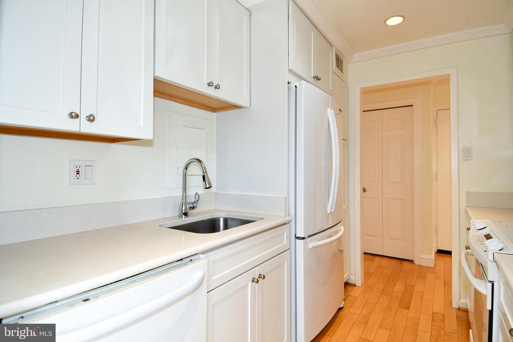 2501 CALVERT STREET NW Unit: 605