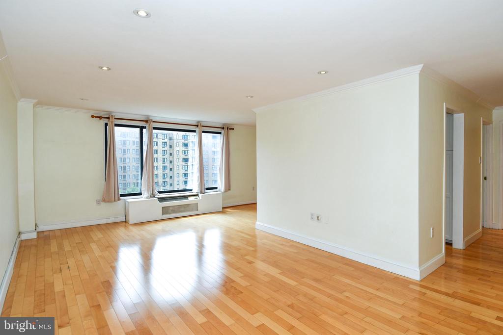 2501 CALVERT STREET NW Unit: 605