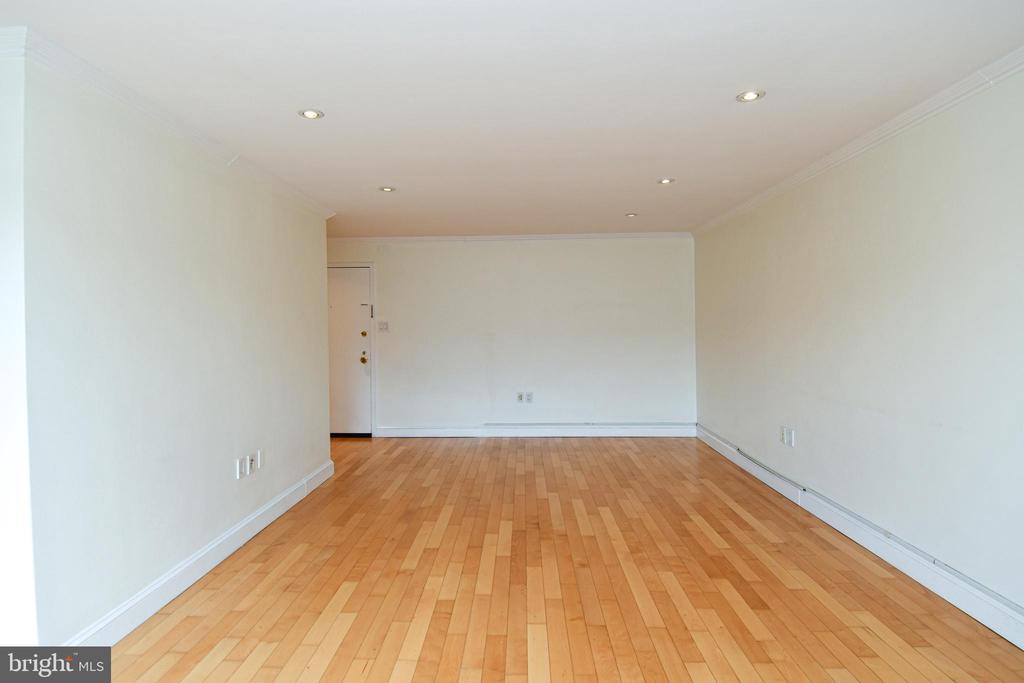 2501 CALVERT STREET NW Unit: 605